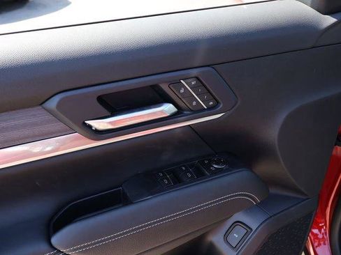 New 2026 GMC Terrain Denali w/ LPO, Black Badging Package AWD/4WD image 15