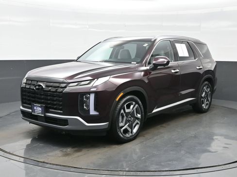 Used 2023 Hyundai Palisade SEL w/ Premium Package image 2