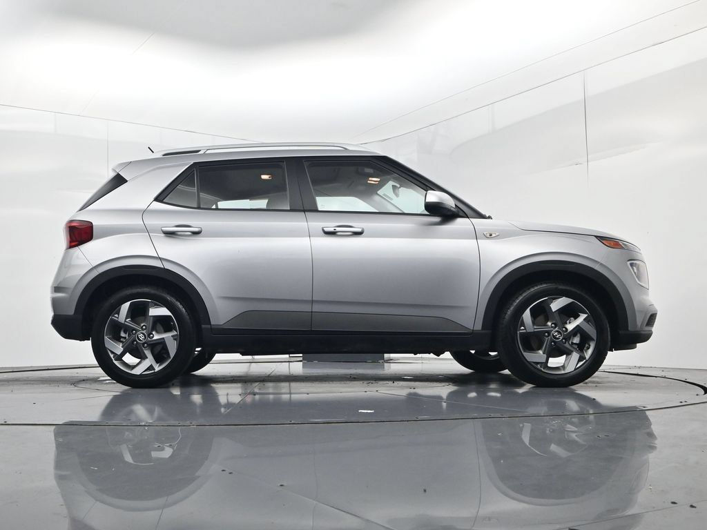 Used 2025 Hyundai Venue SEL FWD image 34