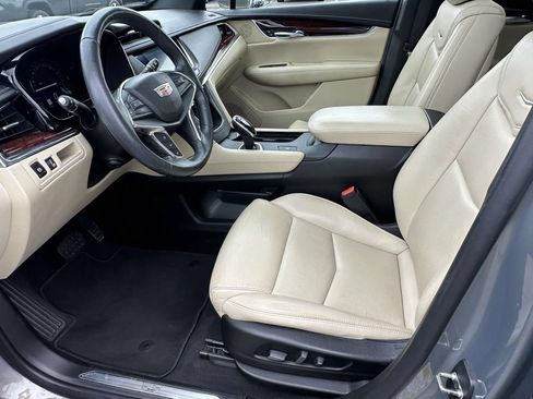 Used 2018 Cadillac XT5 Luxury w/ Driver Awareness Package FWD image 19