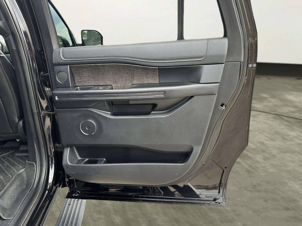 Used 2021 Ford Expedition Max Limited RWD image 16
