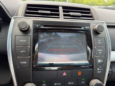 Used 2015 Toyota Camry SE w/ Moonroof Package FWD image 32