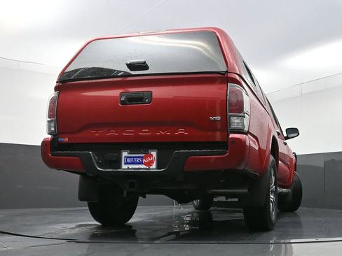 Used 2020 Toyota Tacoma Limited image 31