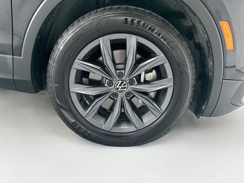 Used 2023 Volkswagen Tiguan SE w/ Panoramic Sunroof Package FWD image 31