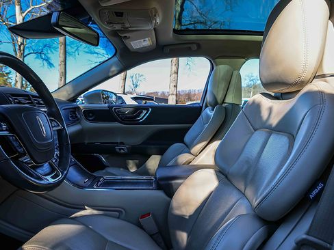 Used 2018 Lincoln Continental Reserve image 8