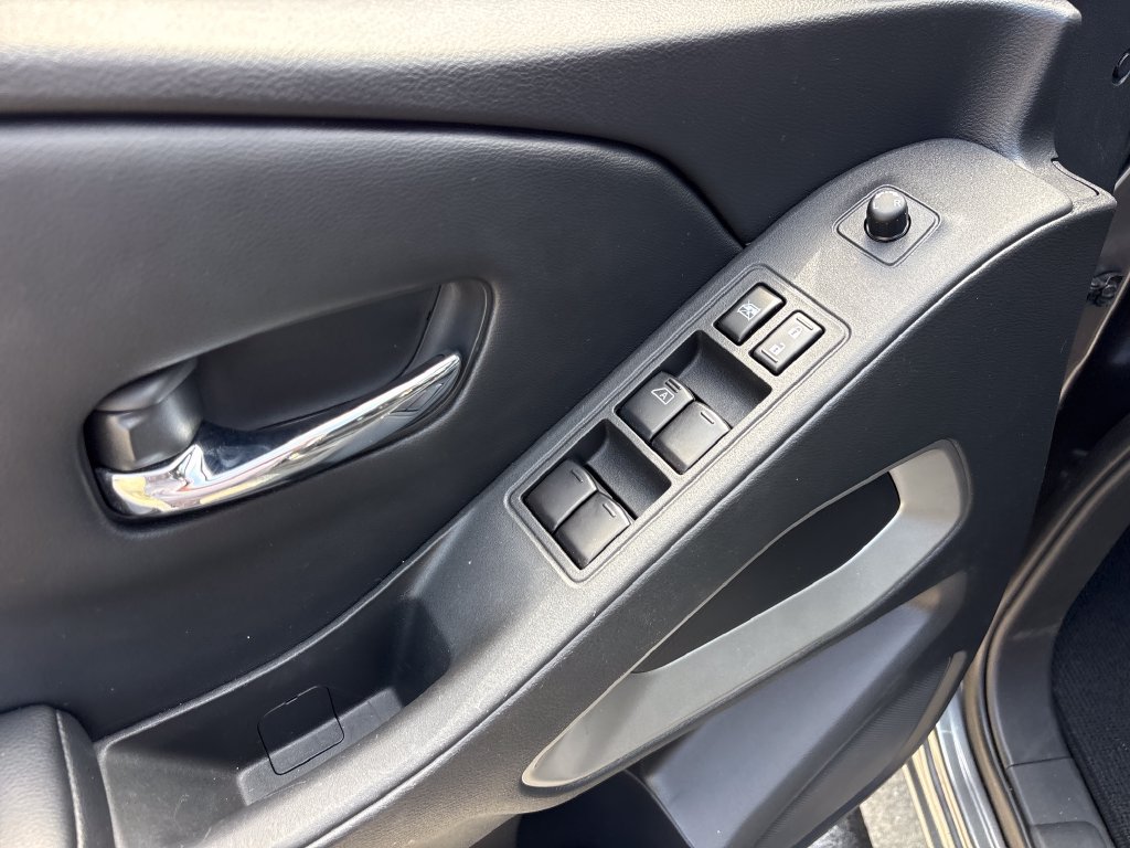 Used 2025 Nissan Frontier SV w/ Tow Package RWD image 17