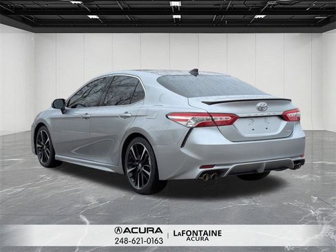 Used 2020 Toyota Camry XSE image 3