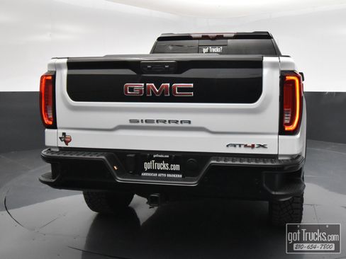 Used 2024 GMC Sierra 1500 AT4X image 6