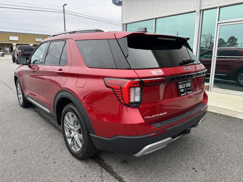 Used 2025 Ford Explorer Platinum image 2
