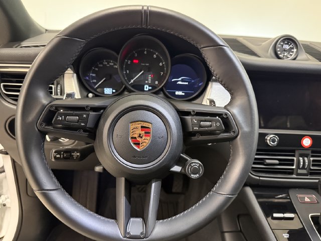 Certified 2026 Porsche Macan AWD/4WD image 19