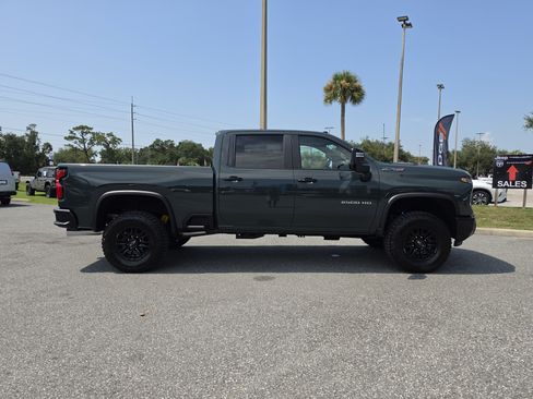 New 2026 Chevrolet Silverado 2500 ZR2 AWD/4WD image 3