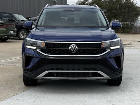 Used 2024 Volkswagen Taos SE image 3