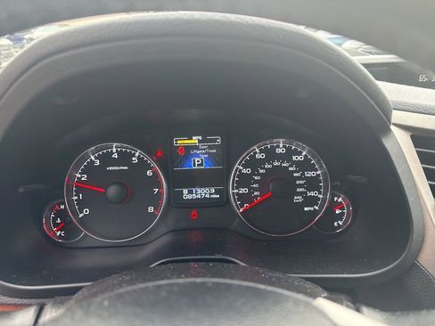 Used 2014 Subaru Outback 2.5i Limited w/ Moonroof Package AWD/4WD image 2