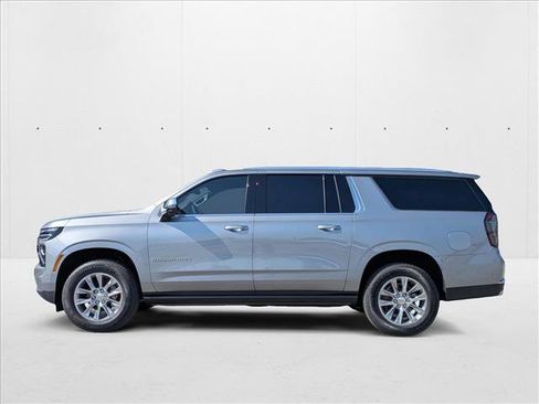 New 2025 Chevrolet Suburban Premier image 8