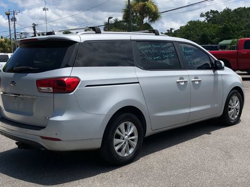 Used 2016 Kia Sedona LX w/ LX Essentials Premium Package FWD image 3