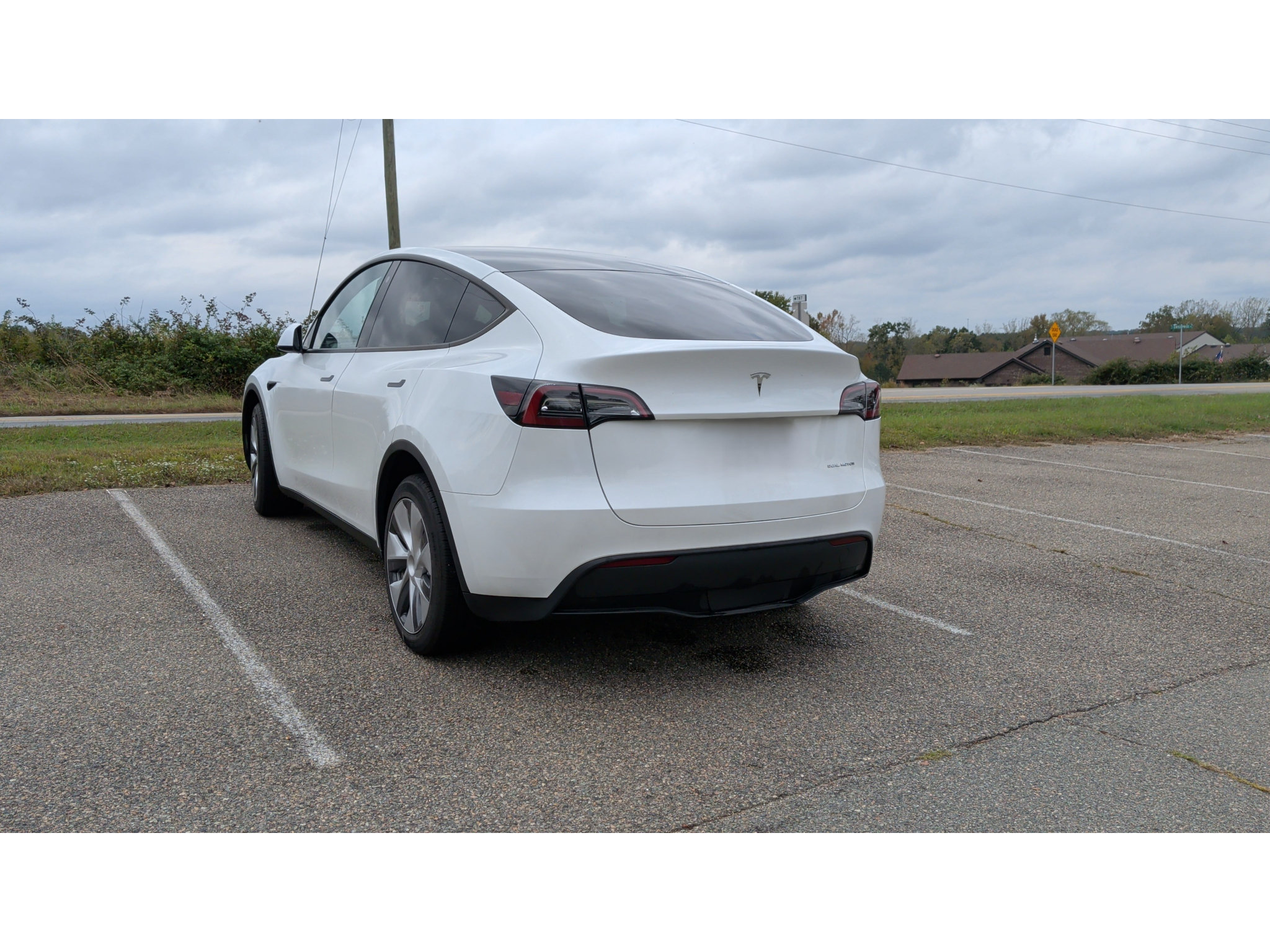 Used 2023 Tesla Model Y Long Range AWD/4WD image 3