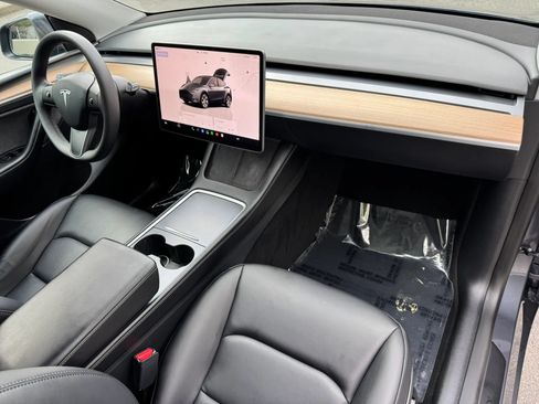 Used 2023 Tesla Model Y Long Range AWD/4WD image 23