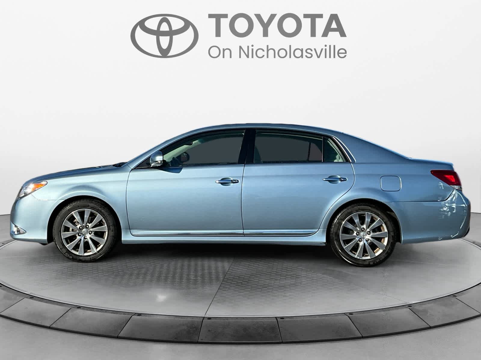 Used 2011 Toyota Avalon Limited FWD image 2