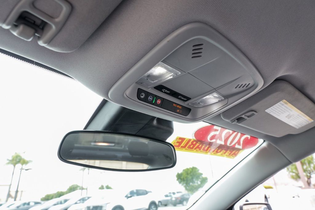 Used 2025 Chevrolet Malibu RS FWD image 32