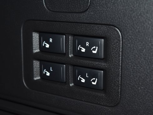 New 2025 Nissan Armada SL w/ Captain's Chari Seat Package image 27