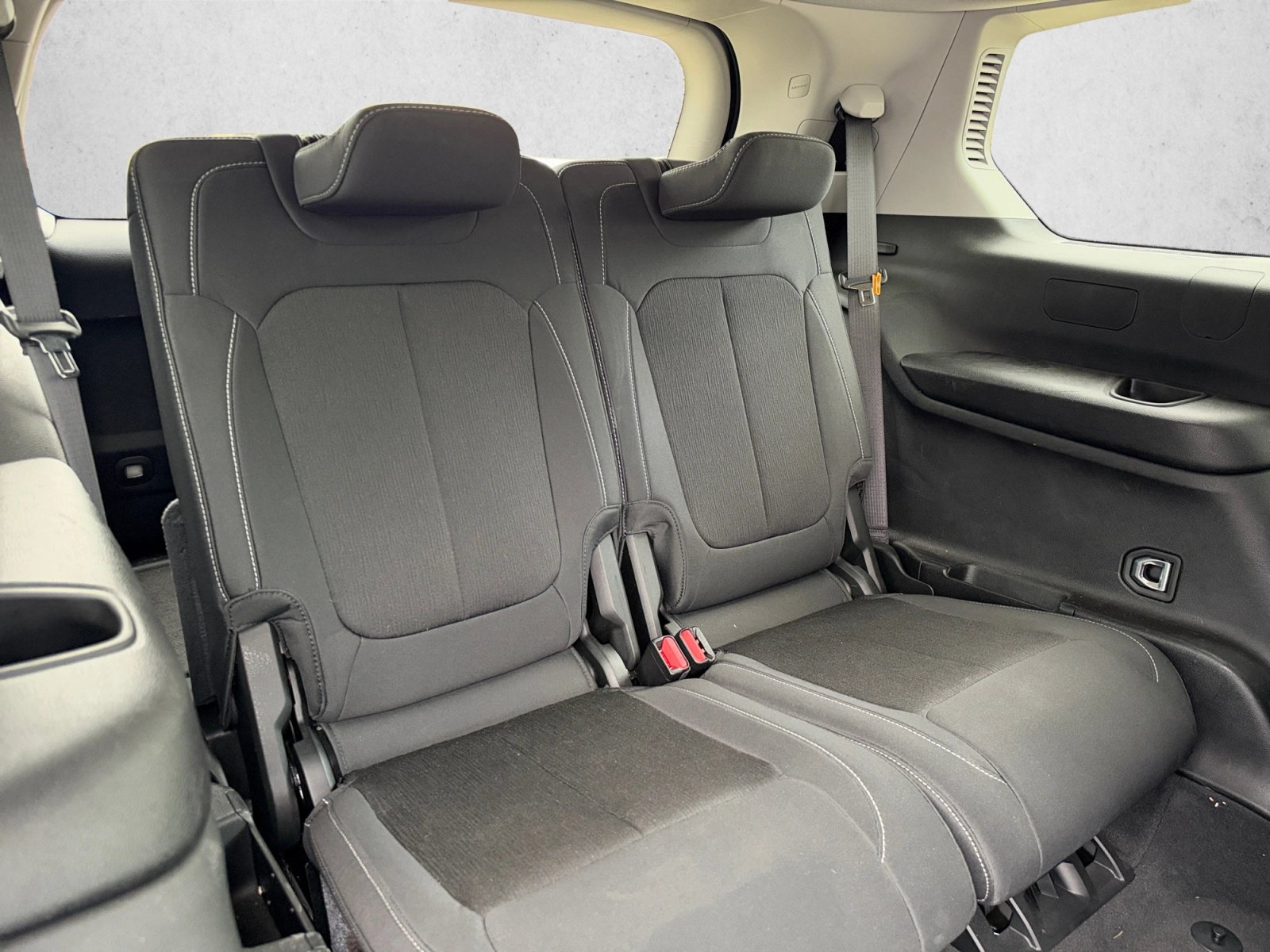 Used 2023 Jeep Grand Cherokee L Laredo RWD image 24