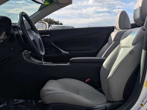 Used 2014 Lexus IS 250C image 17