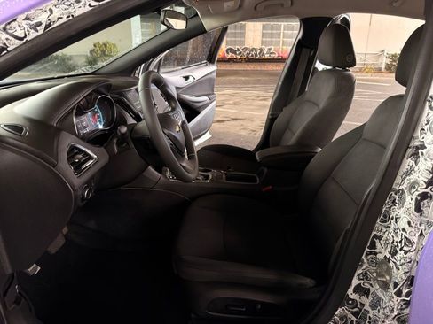 Used 2017 Chevrolet Cruze LT w/ Convenience Package image 19