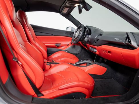 Used 2019 Ferrari 488 Spider image 32