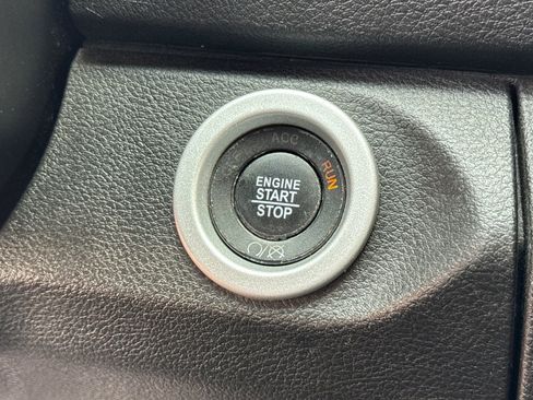 Used 2022 RAM 1500 Classic SLT image 34