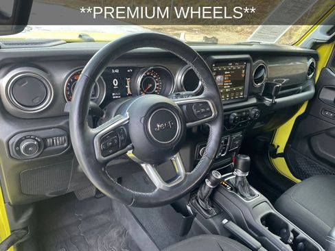 Used 2022 Jeep Wrangler Unlimited Sahara w/ Cold Weather Group image 9