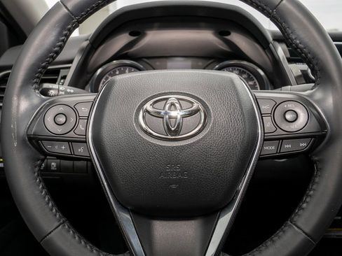 Used 2020 Toyota Camry SE image 10