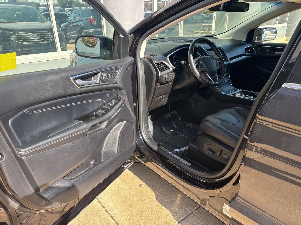 Used 2020 Ford Edge Titanium w/ Equipment Group 301A AWD/4WD image 11