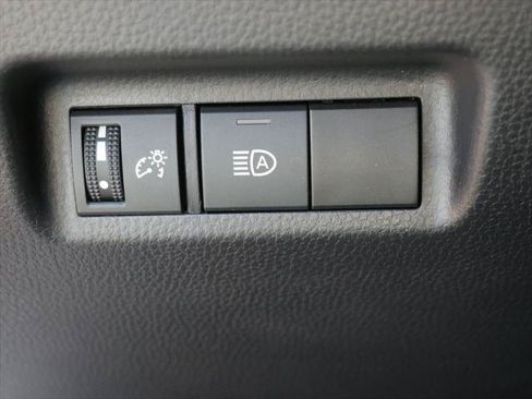 Certified 2025 Toyota RAV4 XLE AWD/4WD image 28