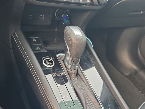 Used 2024 Nissan Kicks SR w/ SR Premium Package FWD image 11