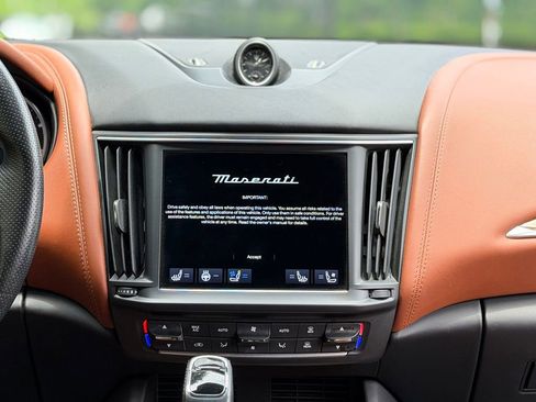 Used 2022 Maserati Levante GT AWD/4WD image 48
