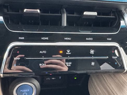 Used 2022 Toyota Venza XLE image 21