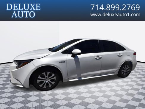 Used 2021 Toyota Corolla LE w/ Carpet Mat Package (TMS) FWD image 1