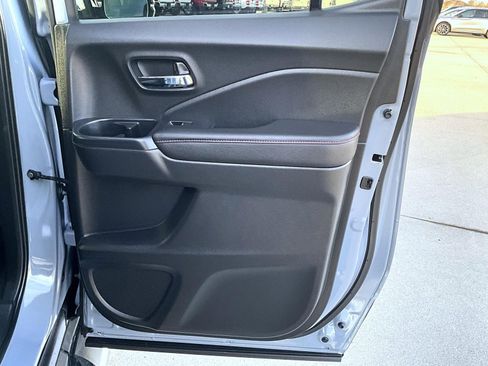 Used 2025 Honda Ridgeline Black Edition image 18