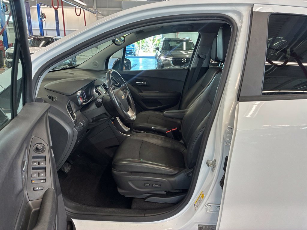 Used 2018 Chevrolet Trax LT w/ Redline Edition AWD/4WD image 24