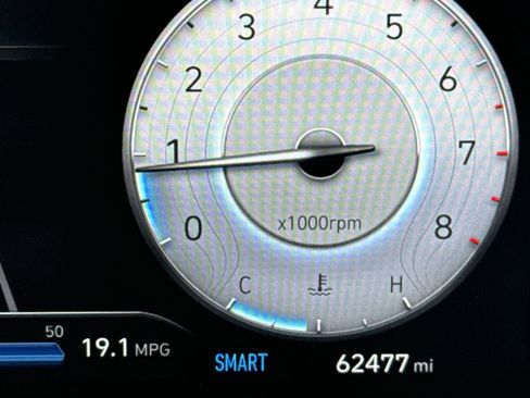 Used 2022 Hyundai Elantra Limited w/ Preferred Accessory Package image 16