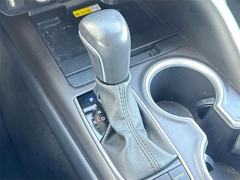 Used 2022 Toyota Camry XLE image 17