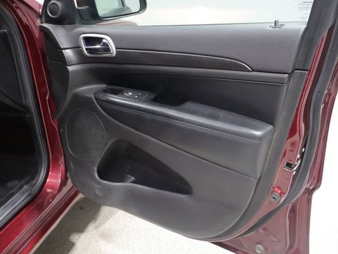 Used 2018 Jeep Grand Cherokee Altitude AWD/4WD image 24
