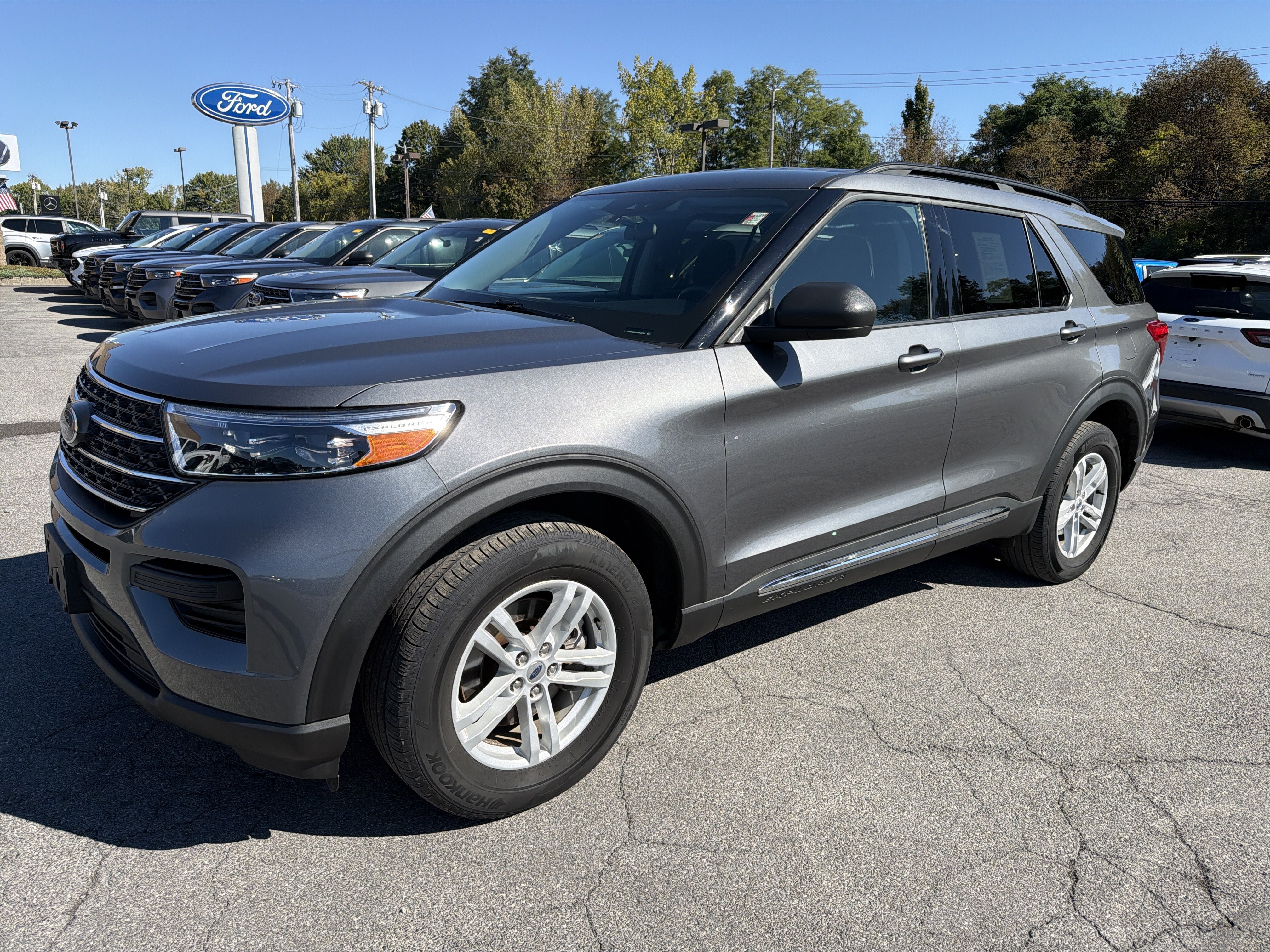 Used 2023 Ford Explorer XLT AWD/4WD image 4