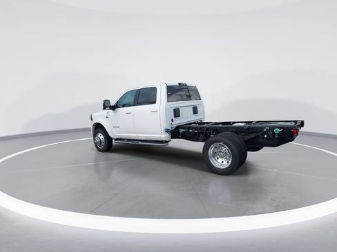 New 2026 RAM 4500 4x4 Crew Cab DRW w/ Laramie Trim Package image 6