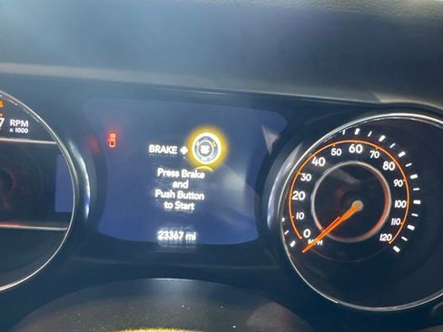 Used 2021 Jeep Gladiator Sport AWD/4WD image 2