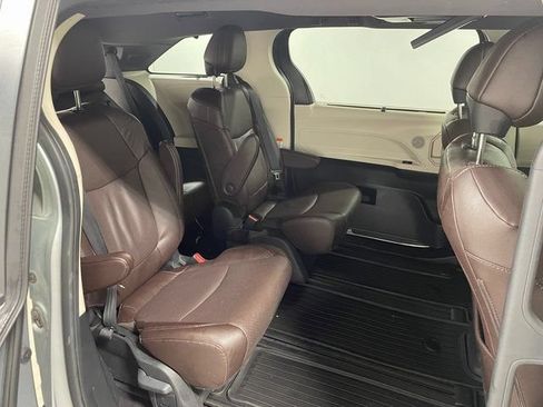 Used 2021 Toyota Sienna Platinum AWD/4WD image 22