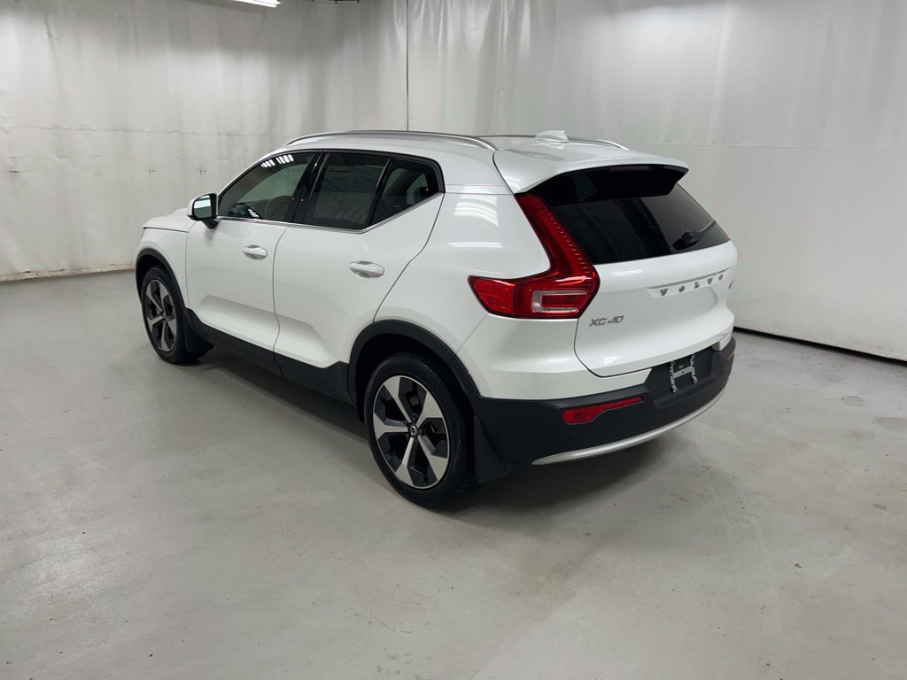 Used 2025 Volvo XC40 B5 Plus AWD/4WD image 6