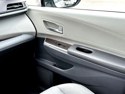 Used 2024 Toyota Sienna XLE FWD image 25