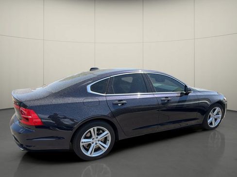 Used 2017 Volvo S90 T5 Momentum w/ Convenience Package FWD image 7