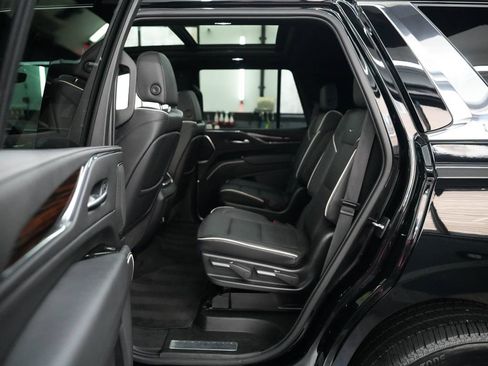 Used 2023 Cadillac Escalade Premium Luxury AWD/4WD image 31